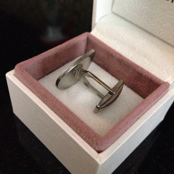 CUFF LINKS. Silver Toned. - Picture 4 of 4